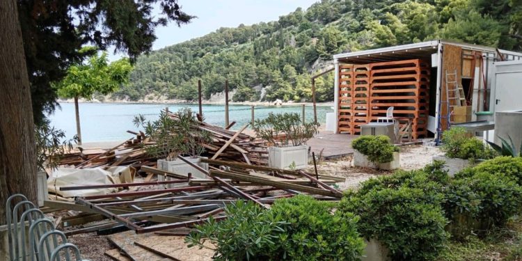 Ruši se ilegalni objekt na Marjanu. Ivošević: “Godinama su zatvarali oči radi toga što je koncesionar HDZovac”