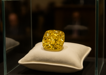 Ruska Alrosa na dražbu stavlja rijedak žuti dijamant težak više od 100 karata