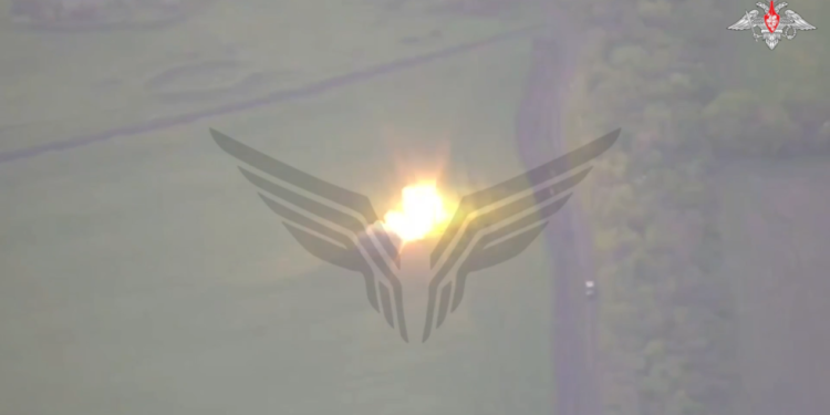 Ruski dron uništava Ukrajinski Himars Launcher – Mod (Video) – RT Rusija i bivši Sovjetski Savez