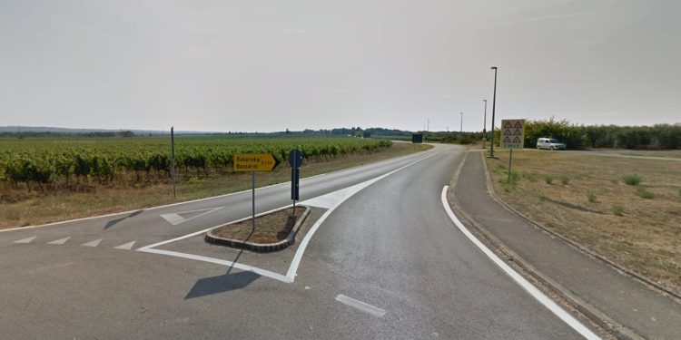 S djecom u automobilu bježao porečkoj policiji bez vozačke, pa ostavio djecu u autu i nastavio bježati pješke