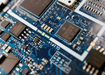 SAD uvodi “GPS za čipove”: Novi zakon želi se spriječiti da AI tehnologija završi u pogrešnim rukama