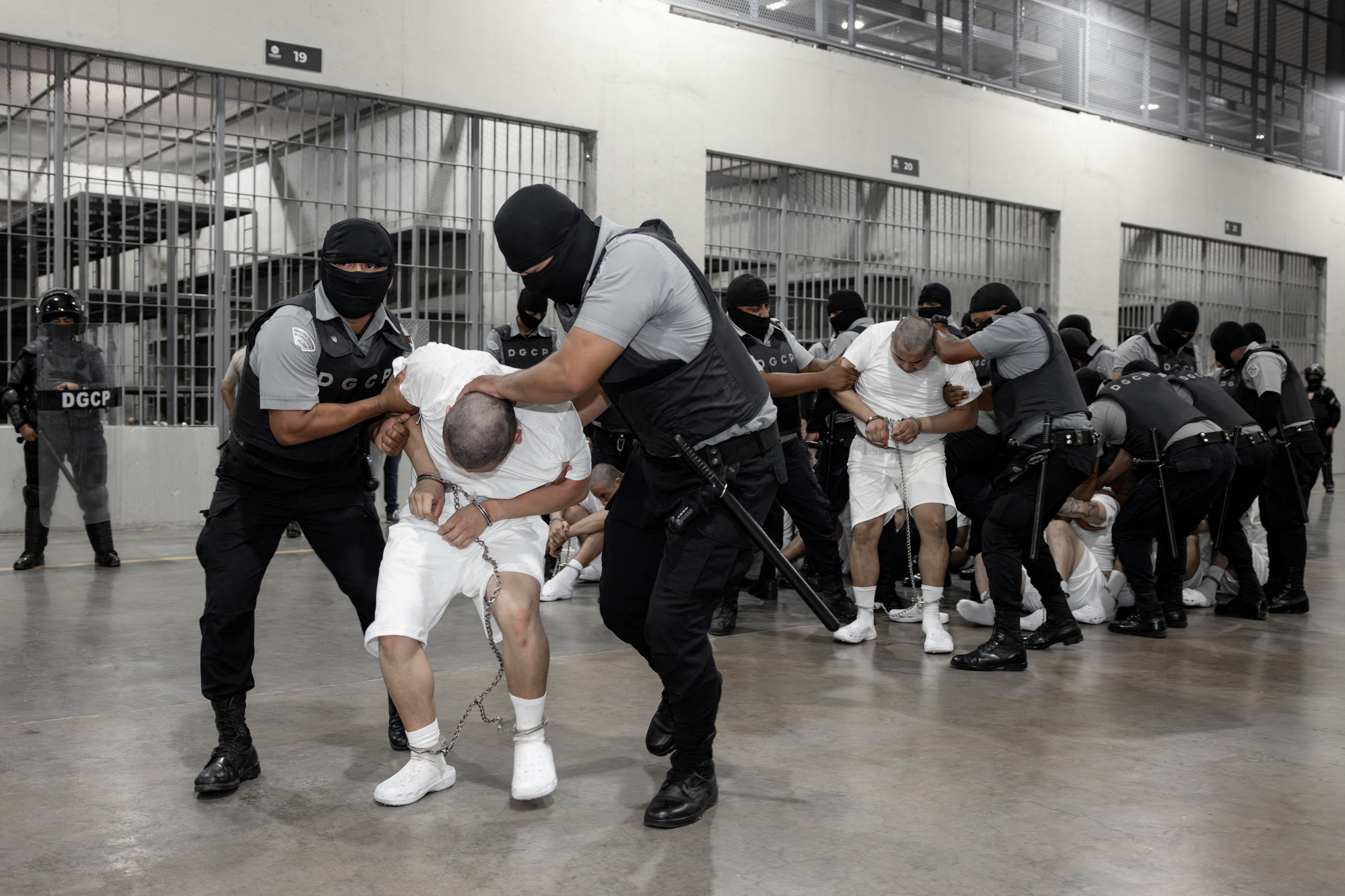 Hitne deportacije Trumpove administracije El Salvador Mega-Za-zatvor bile su dosljedan izvor kontroverze