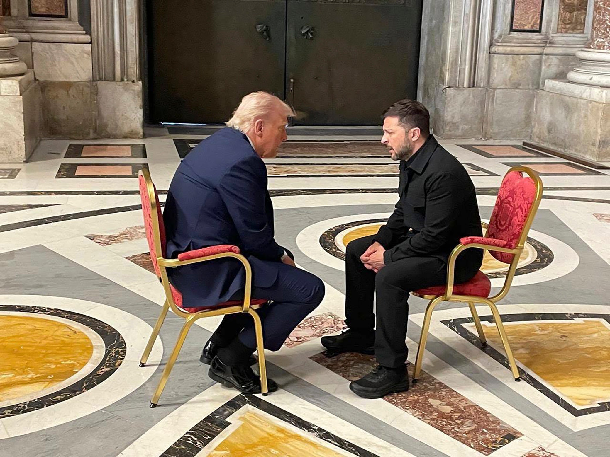 Sastanak Zelenskog i Trumpa na papinom sprovodu možda je pomogao zapečatiti sporazum
