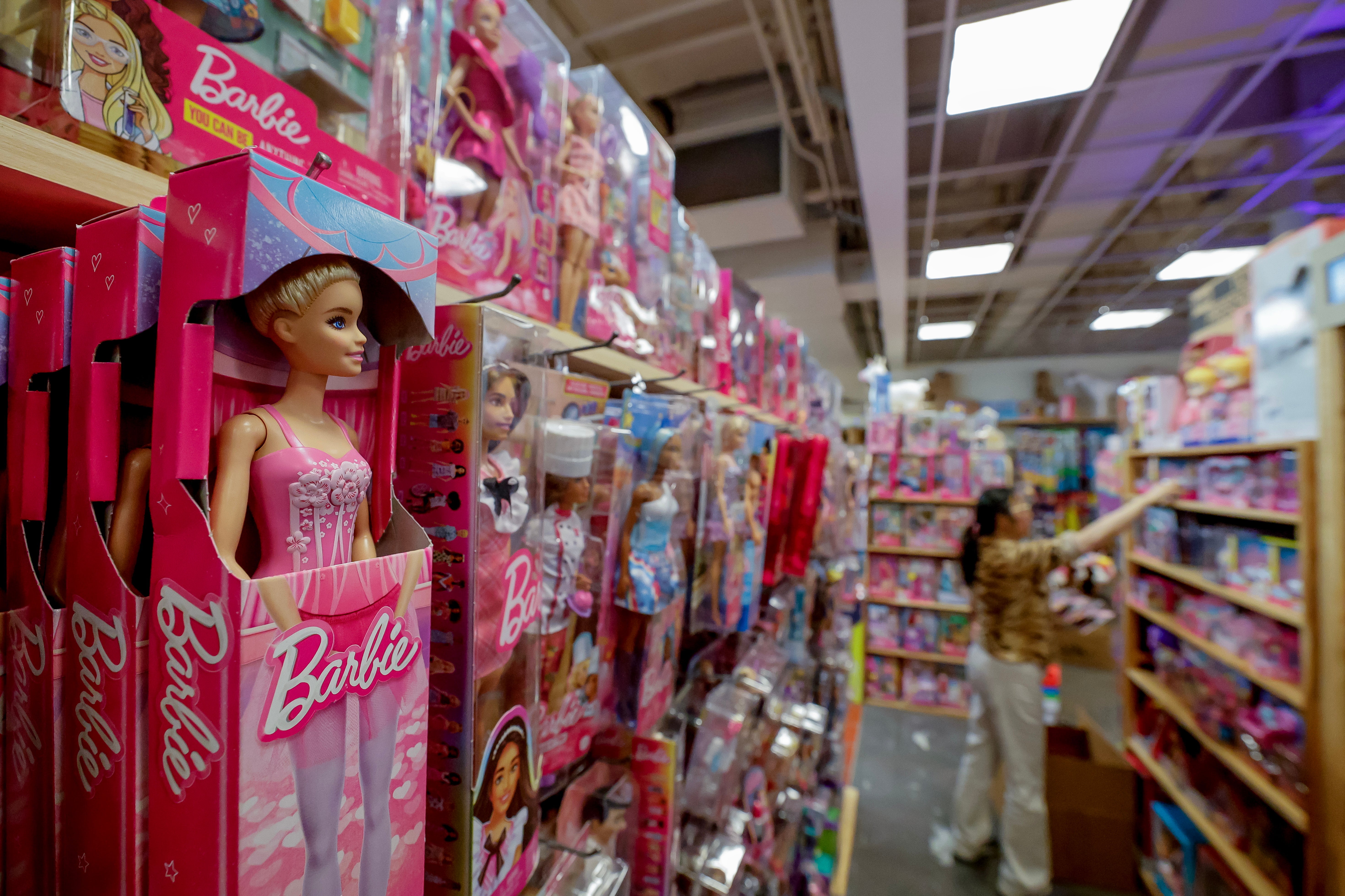Proizvođač igračaka Mattel rekao je da neće premjestiti produkciju u SAD kao rezultat Trumpovih tarifa, ljuti predsjednika