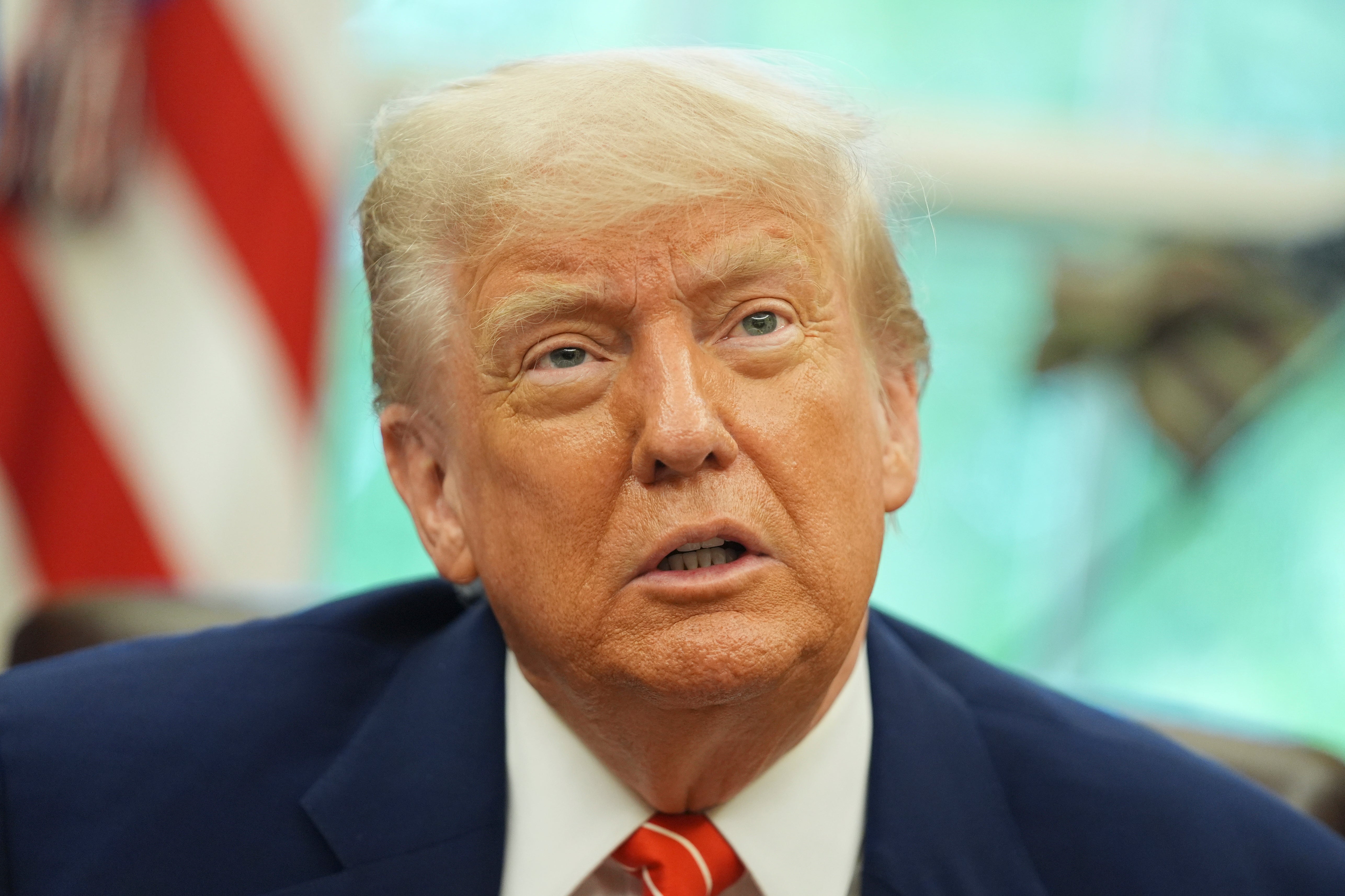 Predsjednik Donald Trump smanjio je pad međunarodnih turista koji su posjećivali SAD i rekao da to nije
