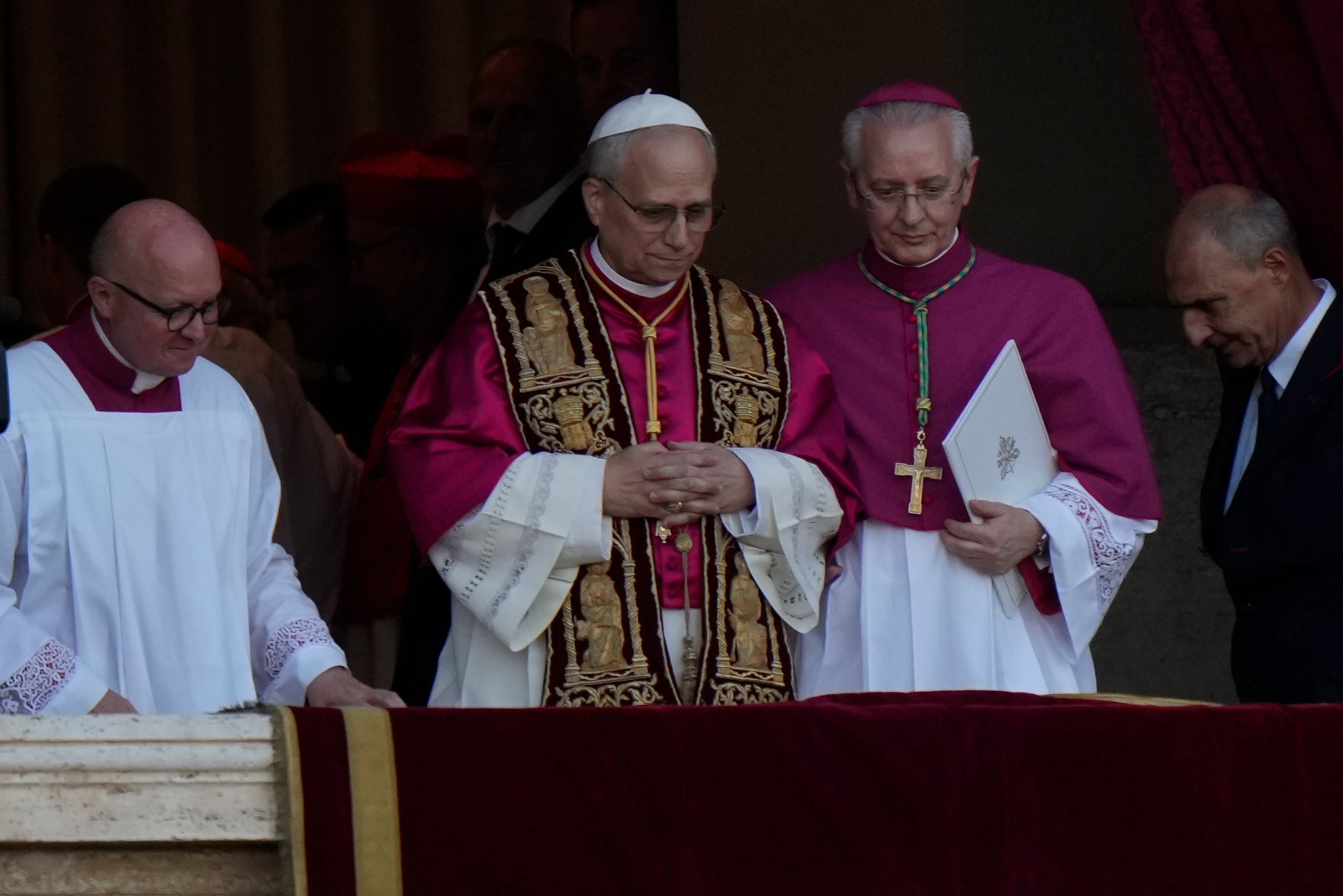 Prevost, koji drži i američko i peruansko državljanstvo, prethodno je služio kao prefekt Vatikanovog dikastera za biskupe, koji rješava razne administrativne i pastoralne odgovornosti Svete SECE, uključujući i nominacije za provjeru biskupa širom svijeta