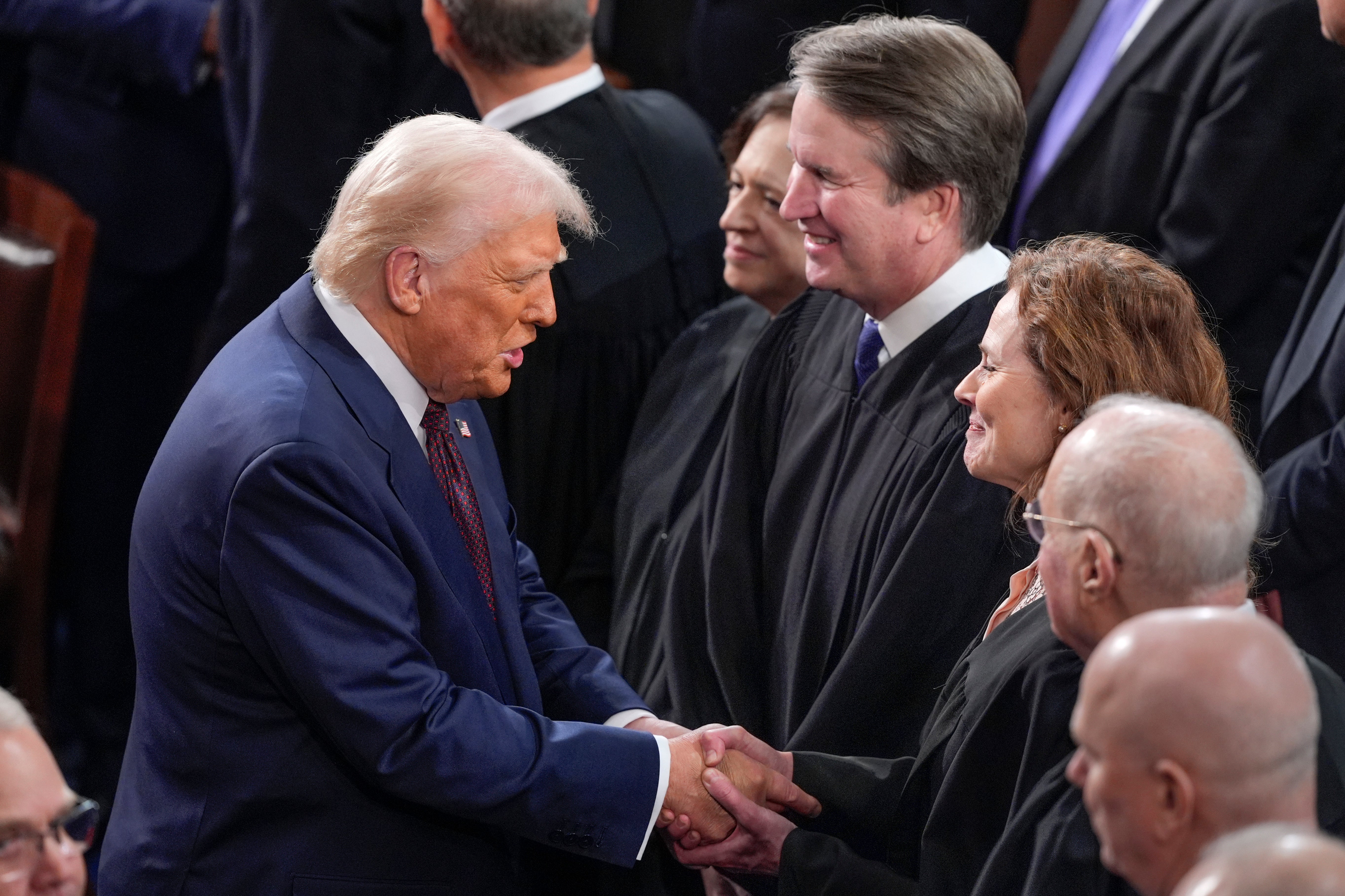 Predsjednik Donald Trump odobrio je ideju da je Vrhovni sud prekršio zakon odbijajući dopustiti njegovoj administraciji da deportira ljude prema Zakonu o vanzemaljskim neprijateljima