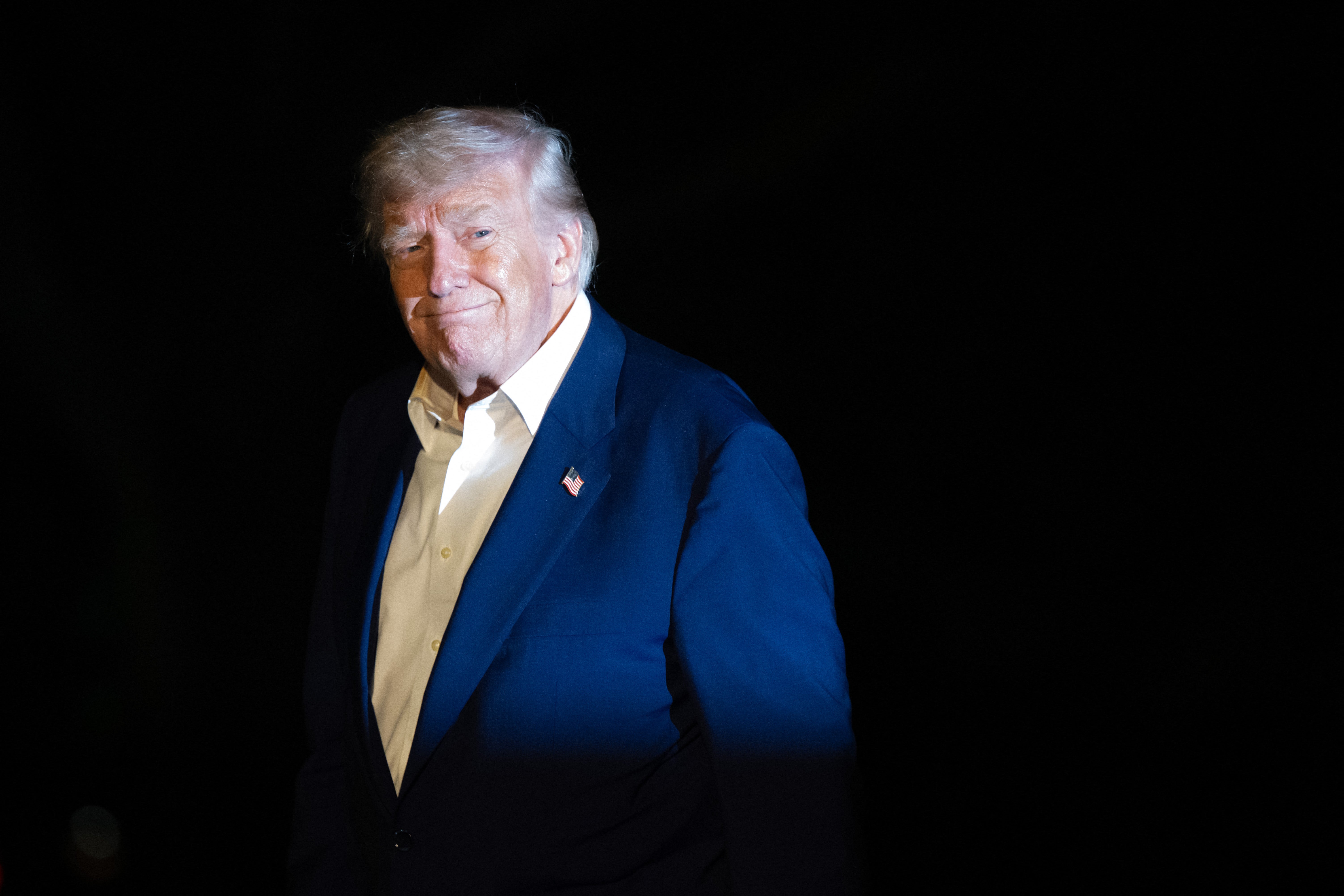 Predsjednik Donald Trump zaprijetio je da će ponovo tužiti ABC News zbog izvještavanja o njegovom mlaznom poklonu od 400 milijuna dolara iz Katara.