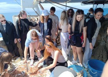 SPLITSKI STUDENTI Terenska nastava na koćarici “Jadran tri”