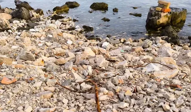 SRAMOTA U ZABLAĆU Plaža zatrpana šutom i hrđavim materijalom