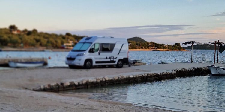 ŠTO JE ISTINA? Iako je Općina Pakoštane žestoko tvrdila da u Dragama ne postoje ilegalni kamperi, slike govore drugačije!