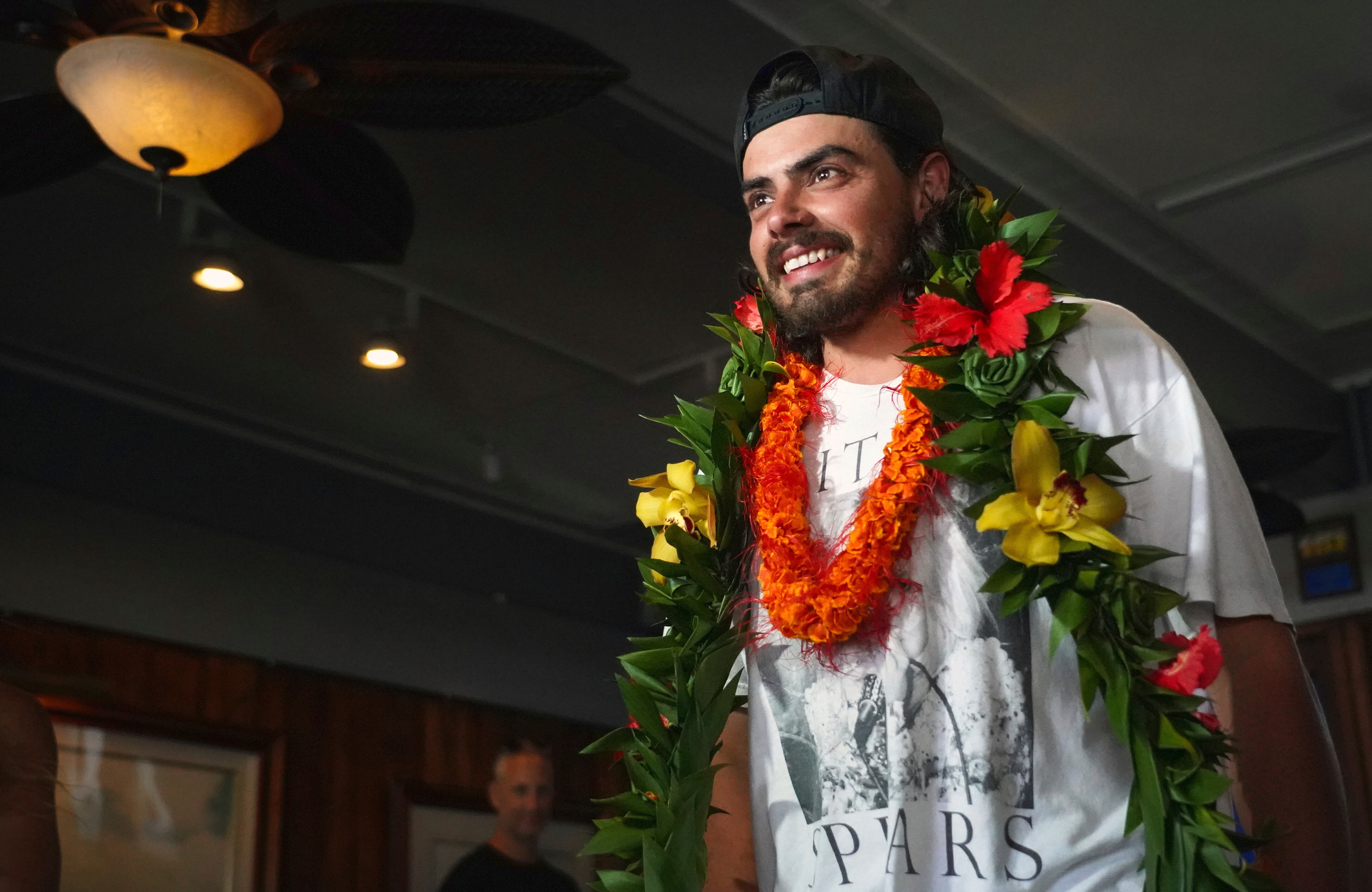Oliver Widger, 29-godišnji muškarac iz Oregona koji je otplovio iz Oregona na Havaj, stiže u Yacht Club Waikiki, 24. svibnja