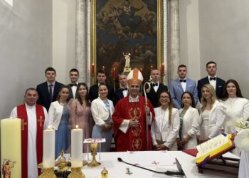 Sakrament potvrde primili mladi na Brgatu, u Postranju i u Slanom (FOTO)