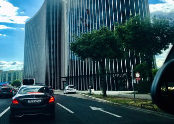 Samo gledanje ovog prizora iz Splita izaziva strah, vrtoglavicu, ali i divljenje!