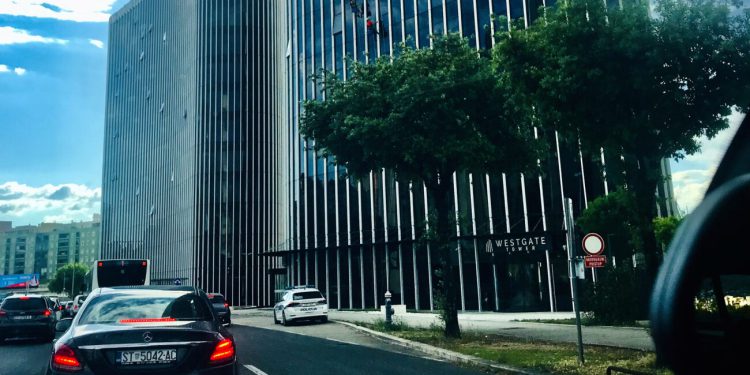 Samo gledanje ovog prizora iz Splita izaziva strah, vrtoglavicu, ali i divljenje!