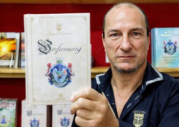 Samoproglašeni ‘Kralj Njemačke’ Peter Fitzek uhićen u zemlji Reichsbürger COUP