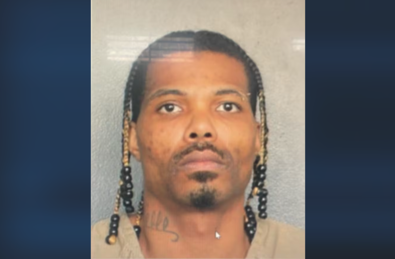 Rickey White (34) optužen je za drugi stupanj u smrti novinara Kansas Cityja Adana Manzana početkom ove godine