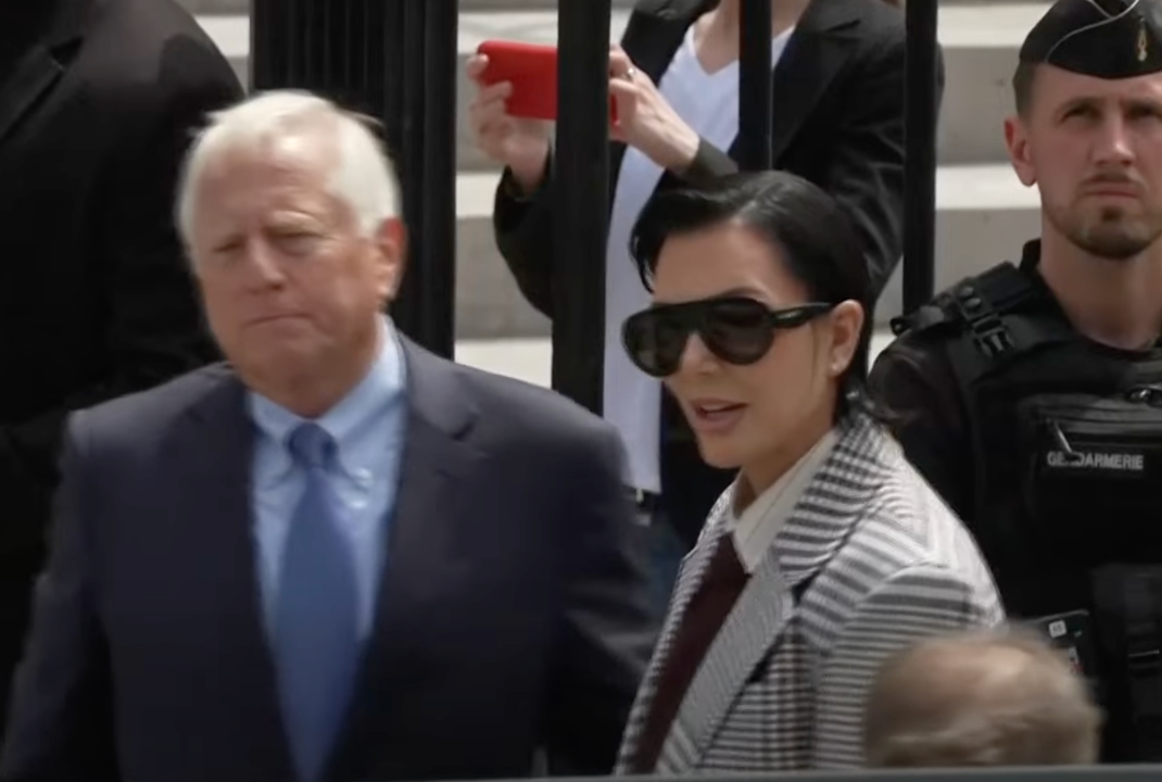 Kardashianina majka, Kris Jenner, prvo je izašla iz automobila