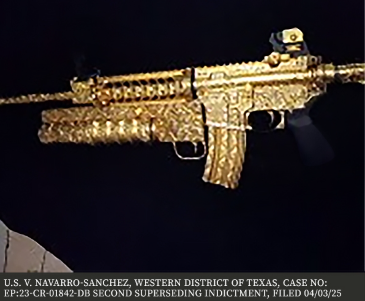 Zlatna boja AM-15-varijanta jurišne puške AR-15 