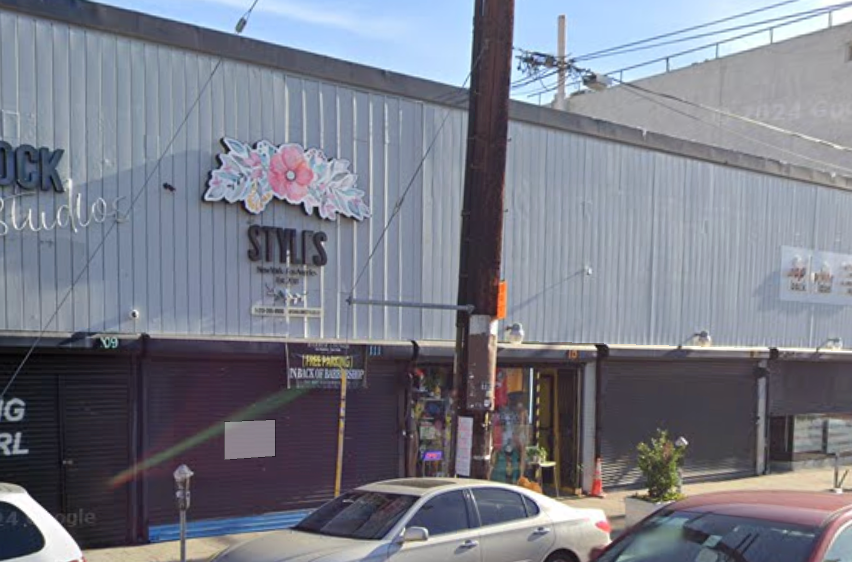 Syles Barber Lounge u Los Angelesu. Vlasnik brijačnice instalirao je zvučnik koji eksplodira 