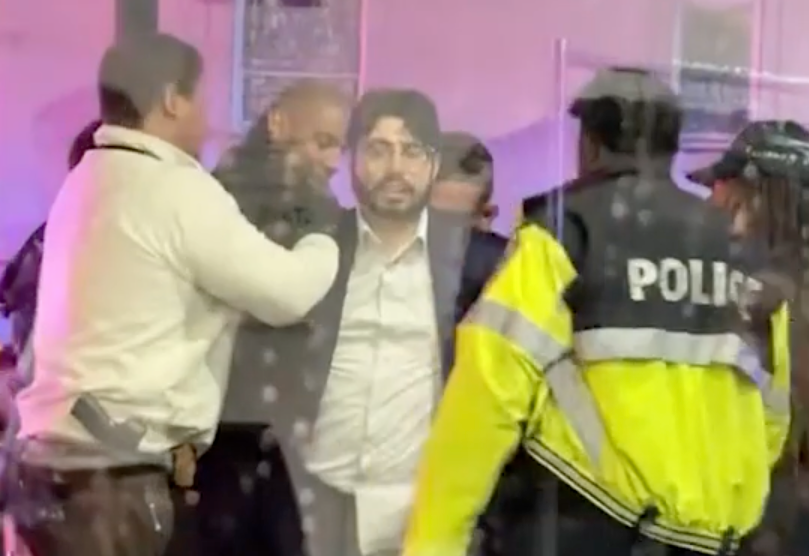 Elias Rodriguez, iz Chicaga, rekao je službenicima iz Metropolitanske policijske uprave na mjestu događaja: