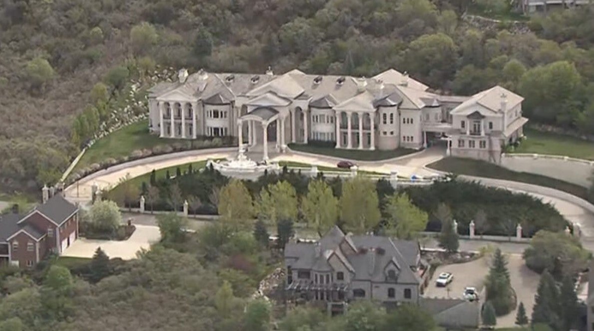 James i Kelly Jensen uhićeni su u njihovom dvorcu od 9,2 milijuna dolara u Sandyju u travnju