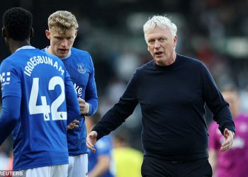 Šef Evertona David Moyes poziva igrače da ‘uruče emisiju’ u ‘Emotional’ Goodison Park Send-off