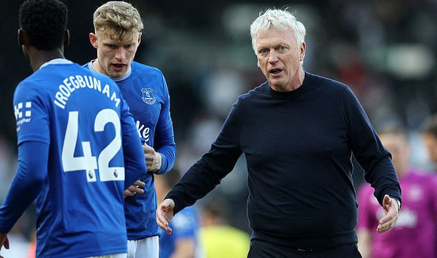 Šef Evertona David Moyes poziva igrače da ‘uruče emisiju’ u ‘Emotional’ Goodison Park Send-off