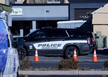 Šest ljudi ranjeno, jedan kritički, u masovnom pucanju u Colorado Springsu