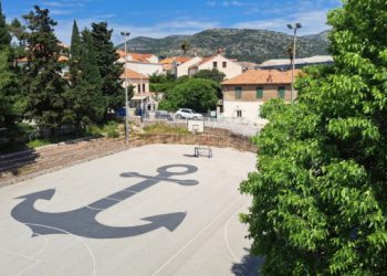 Sidro na Crnom polju: Na igralištu Pomorsko-tehničke škole zablistalo pravo umjetničko djelo (FOTO)
