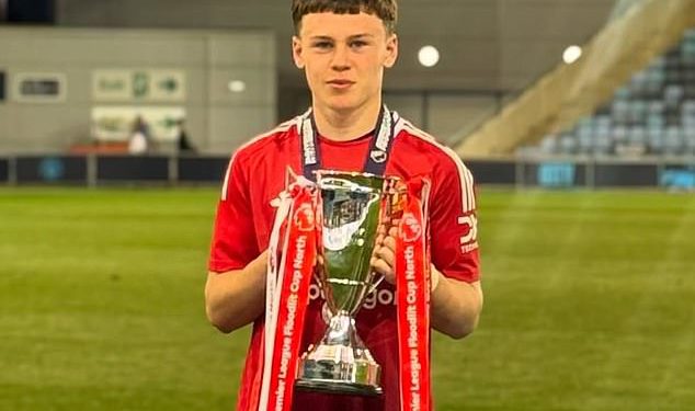 Sin Waynea Rooneyja, Kai, postiže Brace za U15 Man United u posljednjoj pobjedi od 3-1 nad Chelseajem – samo nekoliko tjedana nakon zadivljujućeg gola za akademsku stranu