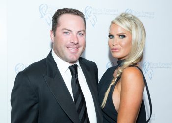 Sin dr. Phil -a povezan s plemenskom operacijom optuženom za grabežljive 700 posto kamatne zajmove