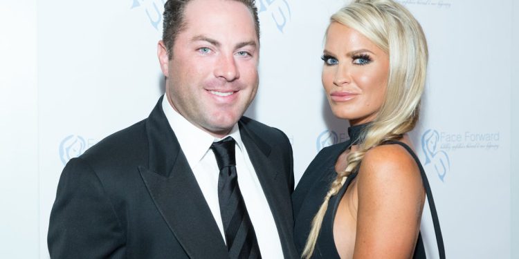 Sin dr. Phil -a povezan s plemenskom operacijom optuženom za grabežljive 700 posto kamatne zajmove