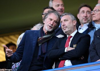 Sir Jim Ratcliffe Snubs Man Unitedov ženski tim ponovo: Suvlasnik je ne-show na Wembleyju za finale FA kupa protiv Chelseaja-unatoč tome što je bio u Londonu za igru ​​muške momčadi prije samo dva dana