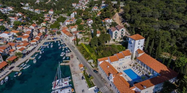 Slobodna Dalmacija – Čudo na Šolti! U Općinsko vijeće ušle gotovo sve liste koje su se prijavile, samo jedna nije uspjela. Pogledajte brojke