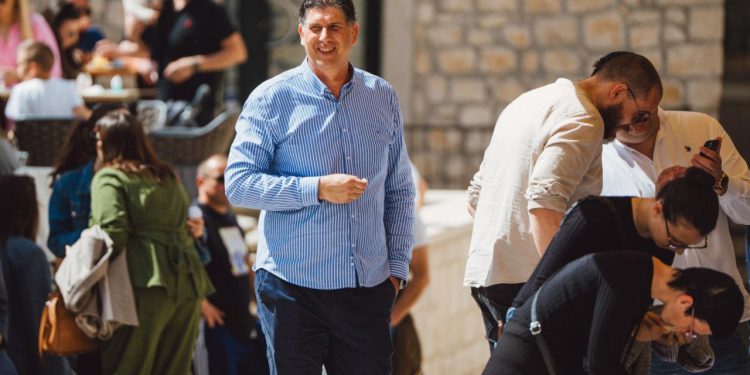 Slobodna Dalmacija – Imotski ima novog gradonačelnika; HDZ-ovac uvjerljivo pobijedio, njegovo je i Vijeće: ‘Sad možemo komodno…’