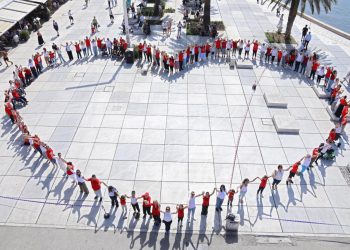 Slobodna Dalmacija – Koje veselje i fešta na splitskoj Rivi! Poznata udruga slavi 30. rođendan, snimljena i milenijska fotografija…