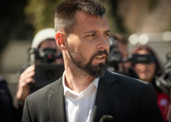 Slobodna Dalmacija – Može li gore: Privatni progon sindikalne povjerenice dogradonačelnik Bojan Ivošević provodi javnim novcem. Našim novcem