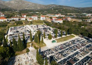 Slobodna Dalmacija – Na ovom su dalmatinskom groblju pokapani velikani. Sad se uređuje i širi, arhitekt nam je pokazao kako će izgledati