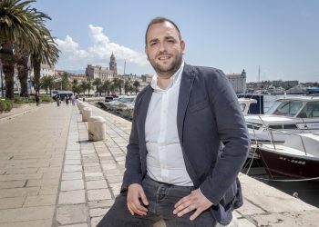 Slobodna Dalmacija – Njemački Imoćanin (29) je novi na političkoj sceni. Ima tvornicu, pa se svi pitaju što mu bi!I kako SDP, a otac iz Sviba