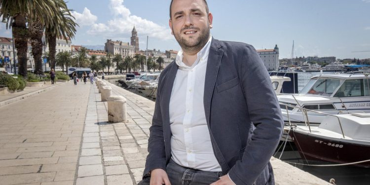 Slobodna Dalmacija – Njemački Imoćanin (29) je novi na političkoj sceni. Ima tvornicu, pa se svi pitaju što mu bi!I kako SDP, a otac iz Sviba