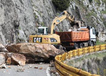 Slobodna Dalmacija – Otvara li se konačno sutra za promet važna dionica državne ceste? Prošlo je više od mjesec dana od opasnog odrona…