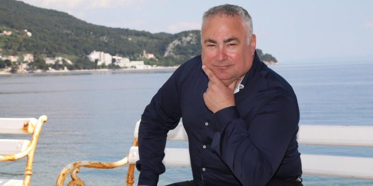 Slobodna Dalmacija – Ovakvu kampanju HDZ-ova kandidata za načelnika još niste vidjeli, kada ste čuli ovakve poruke? ‘Može se drugačije…’