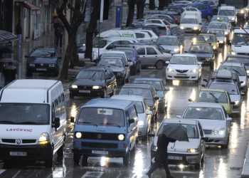 Slobodna Dalmacija – Potpuni kolaps prometa u ulici u centru Splita; vozačima se savjetuje da biraju alternativne pravce