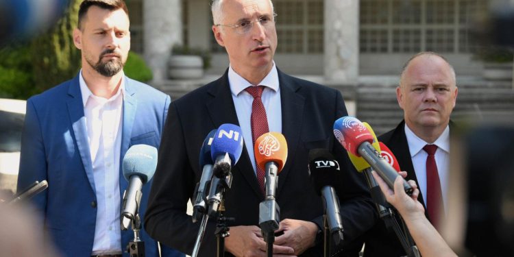 Slobodna Dalmacija – Puljkova pressica nakon prvog kruga: ‘Kerumu i HDZ-u grad služi kao bankomat…’ Komentirao pruženu ruku Matijeviću