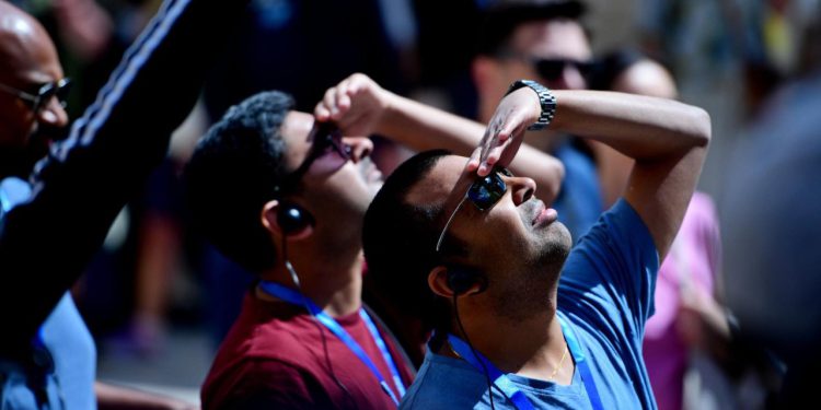 Slobodna Dalmacija – Sunčana subota u Splitu: ‘Ima puno turista, ali pogledajte ih, sve im je skupo. Jedan sladoled dijeli njih troje…’