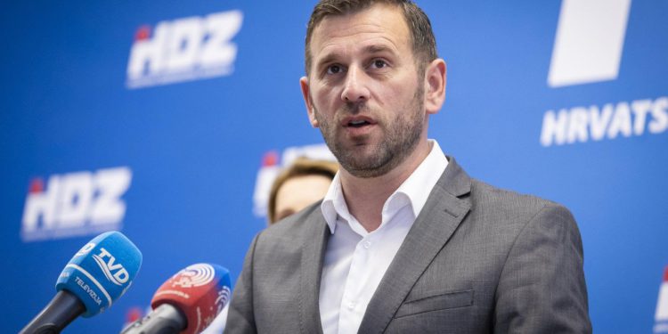 Slobodna Dalmacija – Šuta: ‘Puljak s Kerumom radi predstavu za javnost! Kerum je građevinsku dozvolu za Loru dobio u jedan dan. Zašto?’