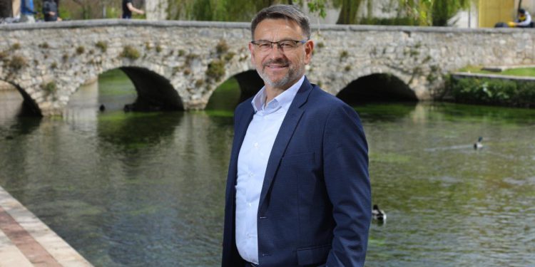 Slobodna Dalmacija – Tko je tajnoviti zamjenik Dalibora Ninčevića, ime mu ne spominju!? Solinski HDZ-ovci se ljute: ‘A ovoga otpilio…’