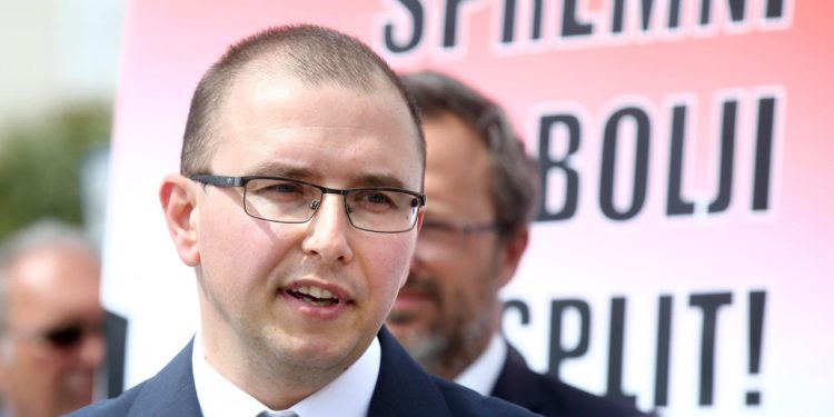 Slobodna Dalmacija – U splitsko Gradsko vijeće ulazi bivši pravaš: ostao je upamćen po tome što se pijan autom zabio u auta i kontejner