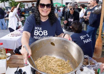 Slobodna Dalmacija – Za prste polizat! U Kaštelima se održala legendarna Fešta o’ boba, pogledajte kako je bilo, donosimo bogatu fotogaleriju